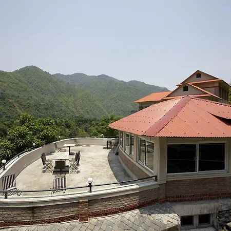 Serene Highway Resort